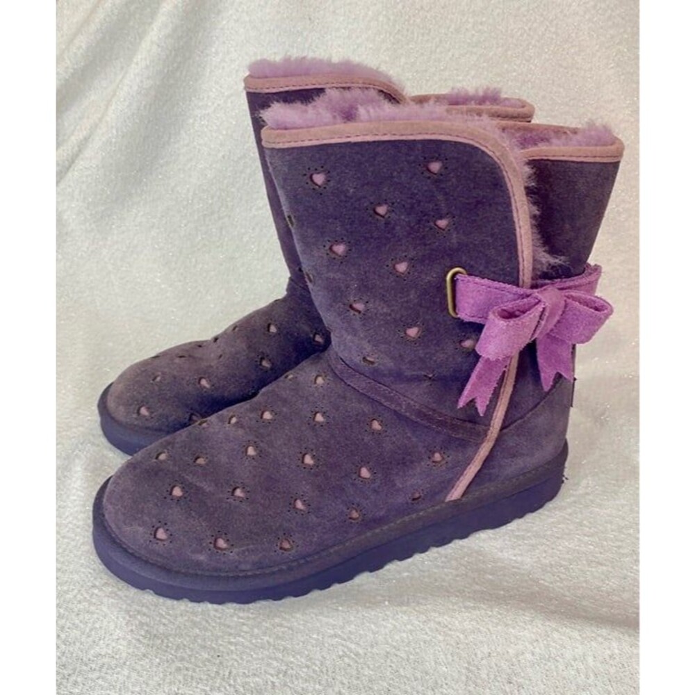 UGGS Joleigh Girls purple heart boots. Size 4 big girls